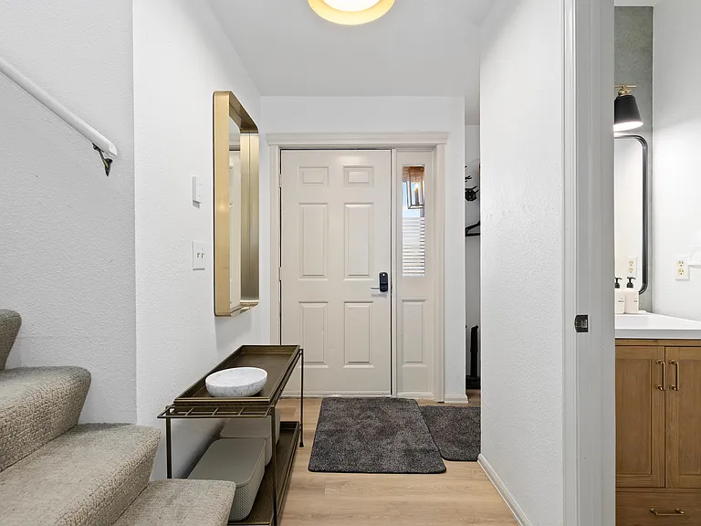 912 Meadow Creek Dr — Photo 16