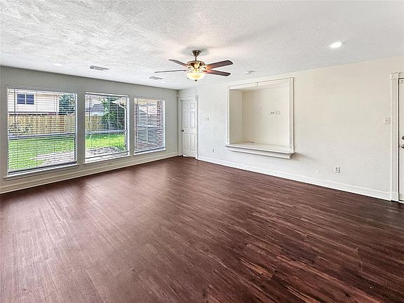 3rd image of 10834 Spruce Drive