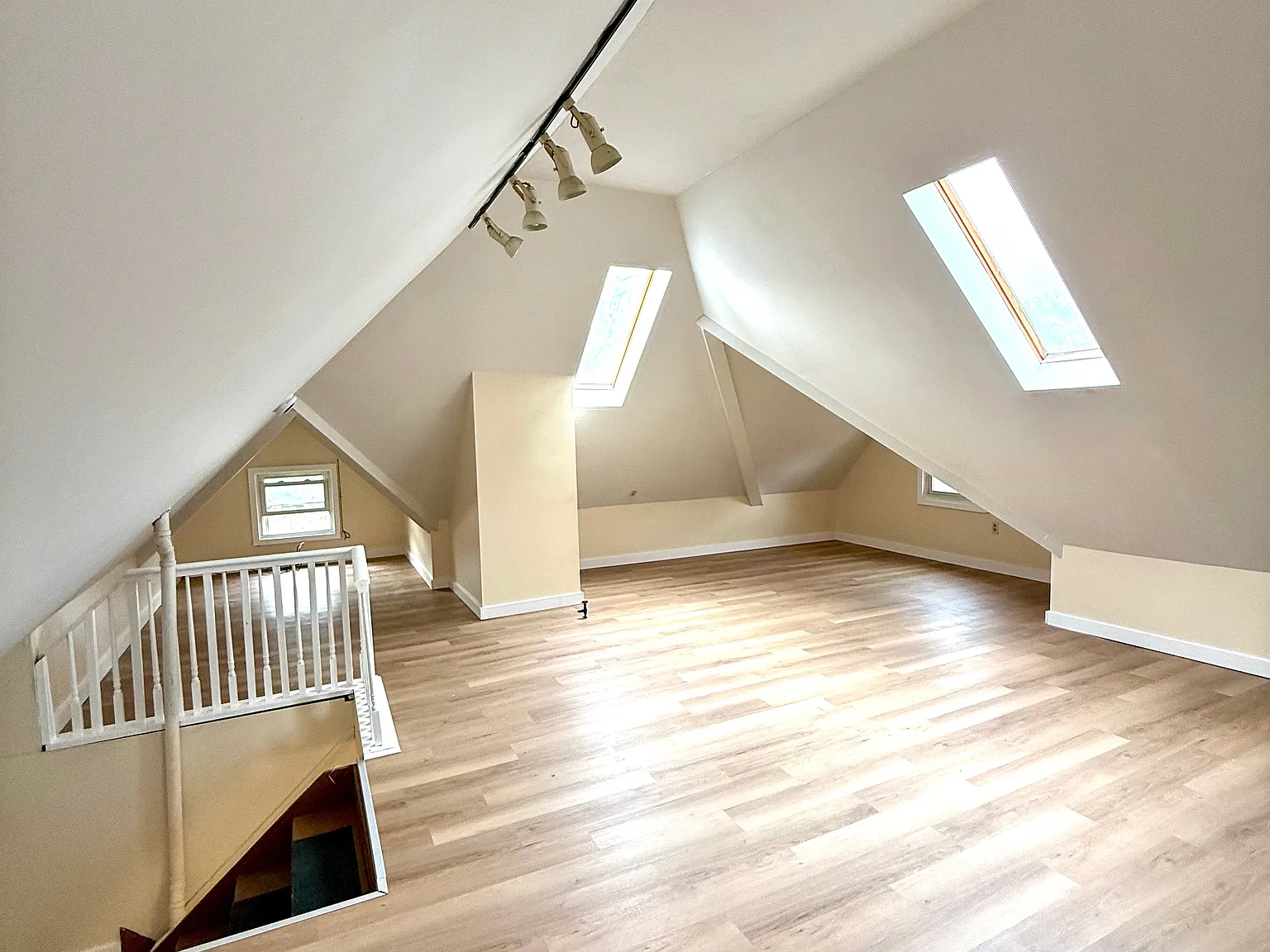 2 bed, 1600 sqft, $1,325 — Photo 2