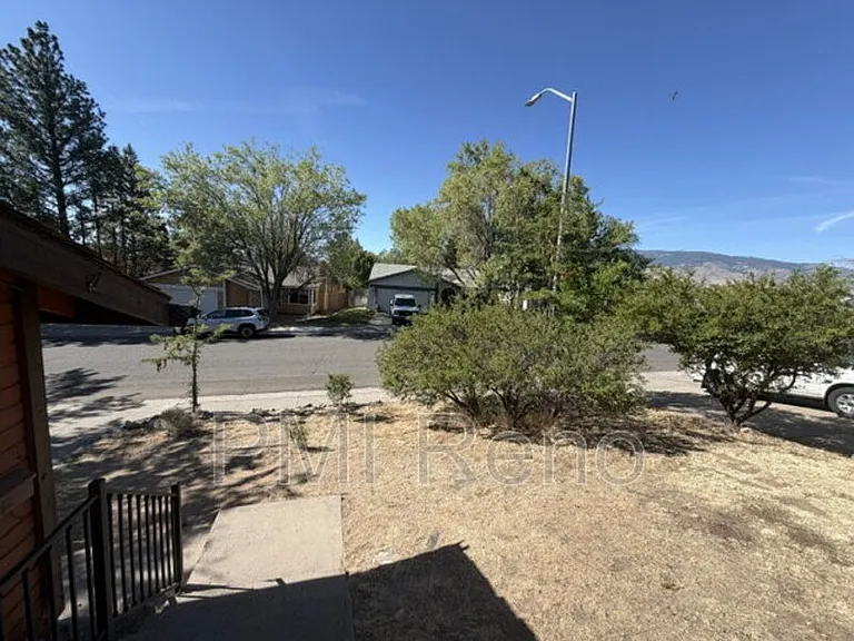 3675 Meeks Way — Photo 2