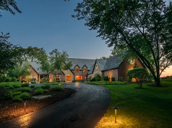 13 Kensington Dr, North Barrington, IL 60010