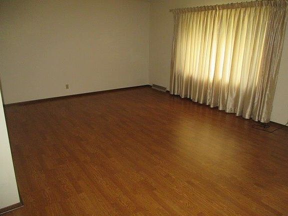 5th image of 937 Hollybrook Dr