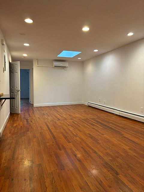 1st image of 322 Hart St #3