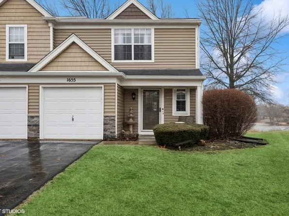 1655 College Green Dr, Elgin, IL 60123