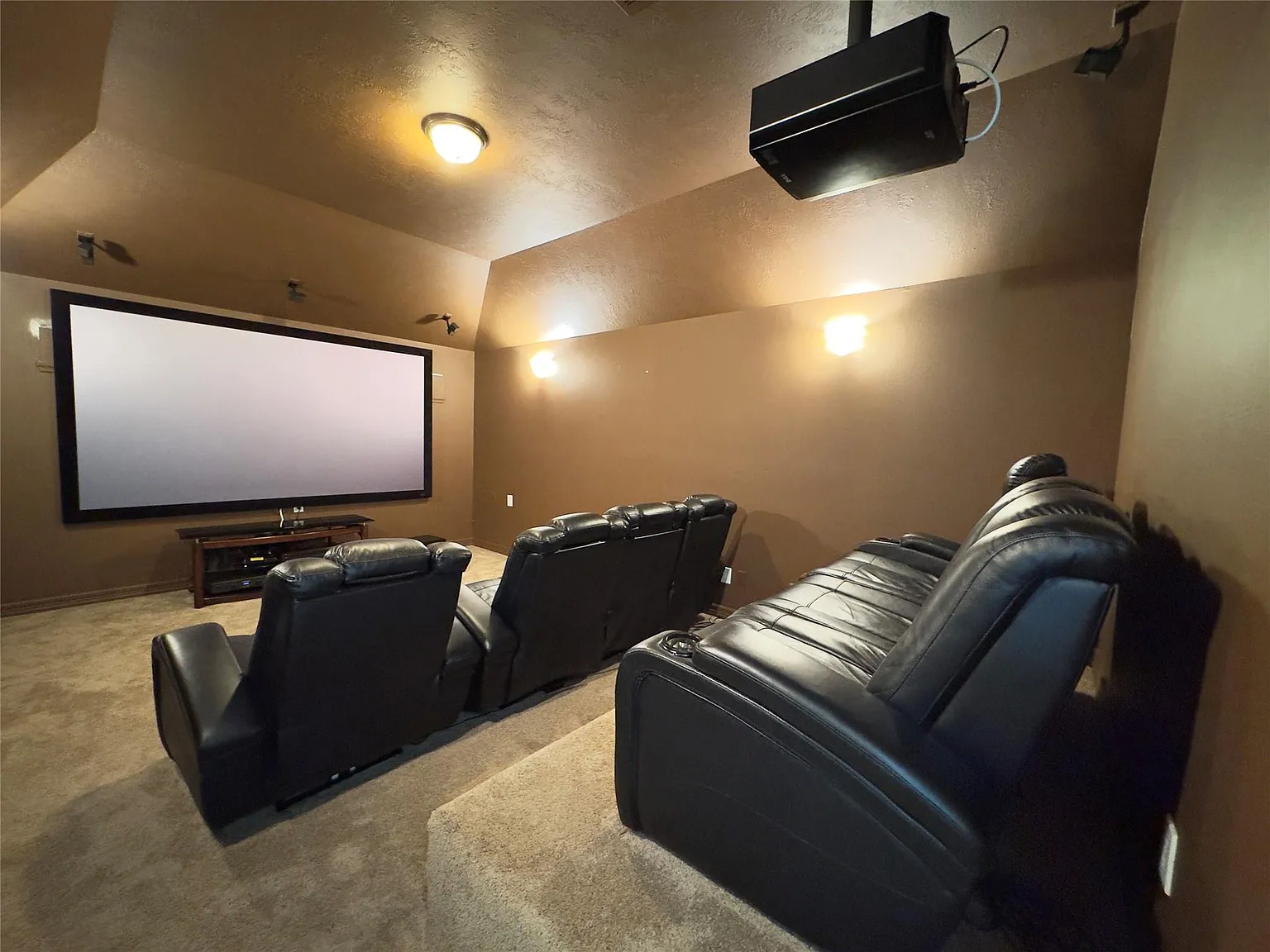 4 bed, 4.0 bath, 3206 sqft, $4,000 — Photo 3