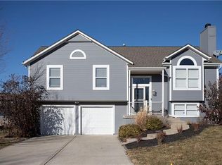 33108 W 87th Ter, De Soto, KS 66018