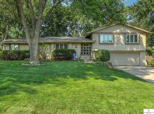 1214 S 107th St, Omaha, NE 68124