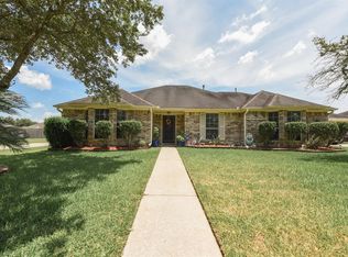 416 Meadows Forest Dr, League City, TX 77573