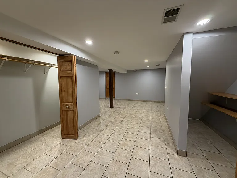 2936 N Harding Ave #G — Photo 6