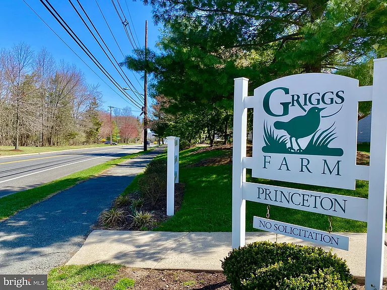240 William Livingston Ct — Photo 2