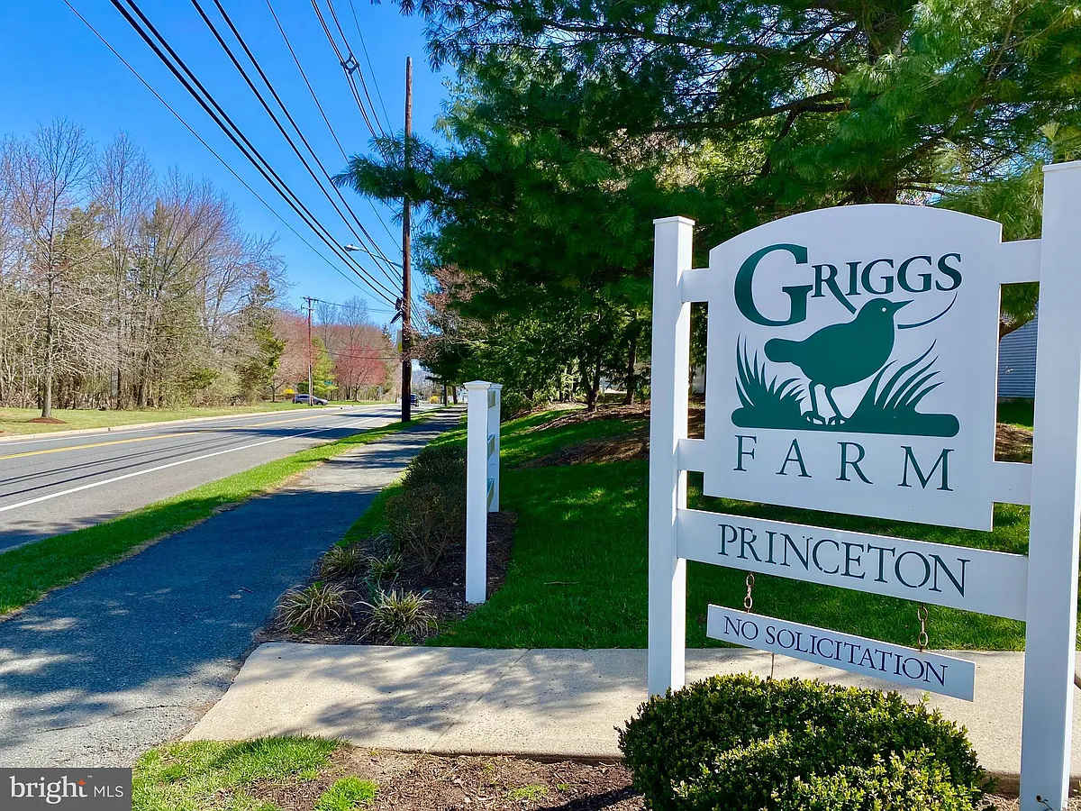 Building Photo - 240 William Livingston Ct