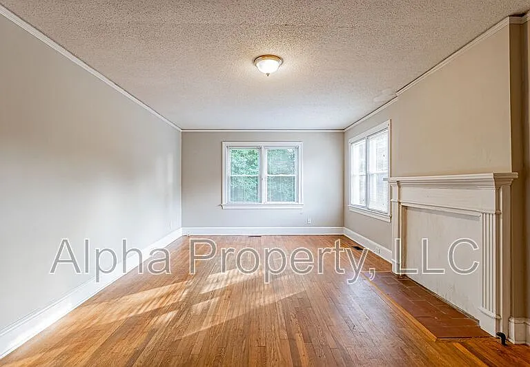 102 Harvard Dr — Photo 3