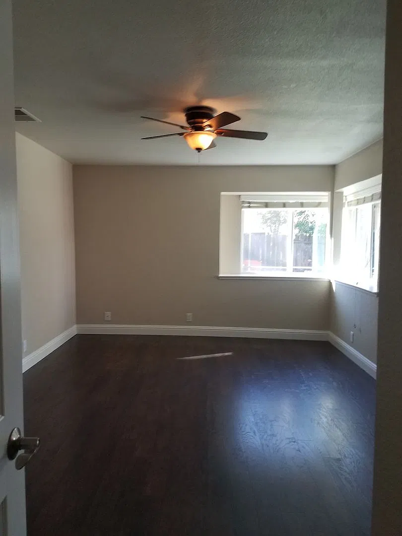Lovely Roseville Home Close to School, Shopping and more! — Photo 4