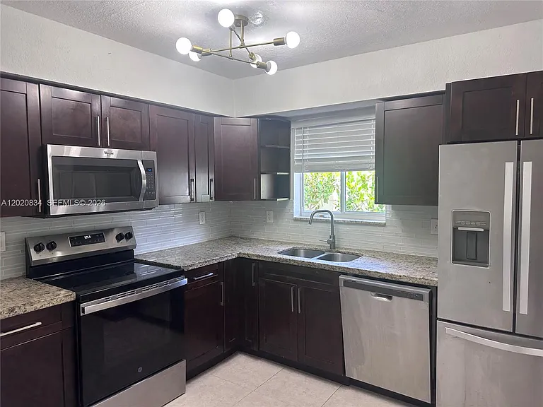 2806 SW 35th Ave #1 — Photo 14