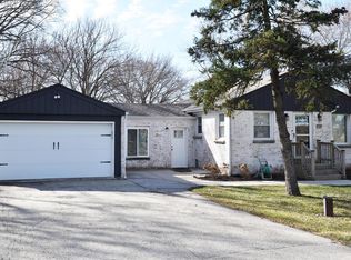 15565 Carpenter Rd, Brookfield, WI 53005