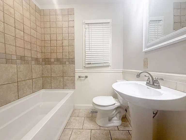 100 Davis Ave — Photo 15