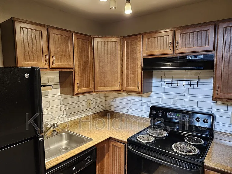 1305 Bradley Dr — Photo 5
