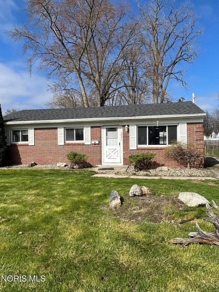 5741 Clover Ln photo 1