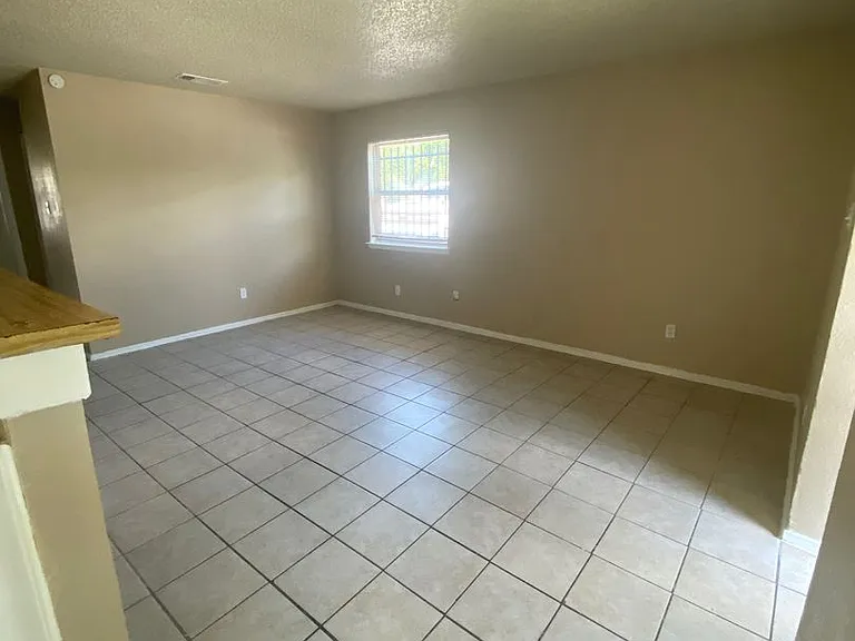904 Isbell Rd — Photo 6