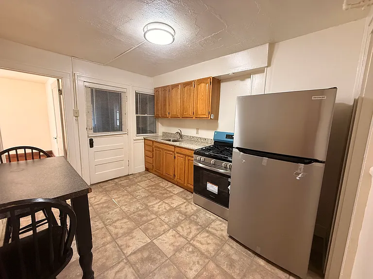 308 Roosevelt Ave #1S — Photo 7