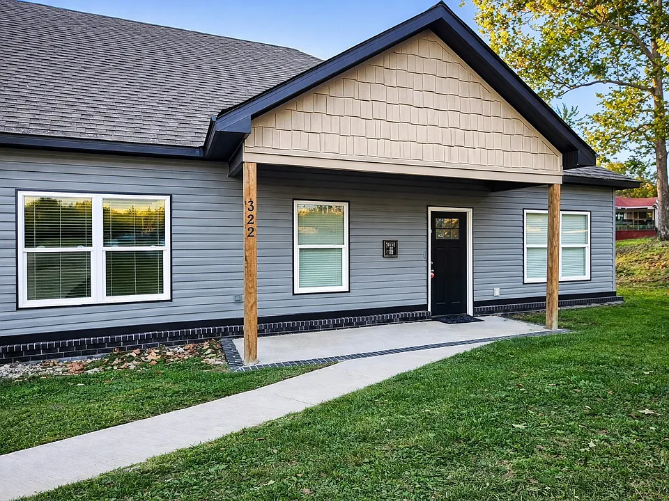 322 E Maple St #B