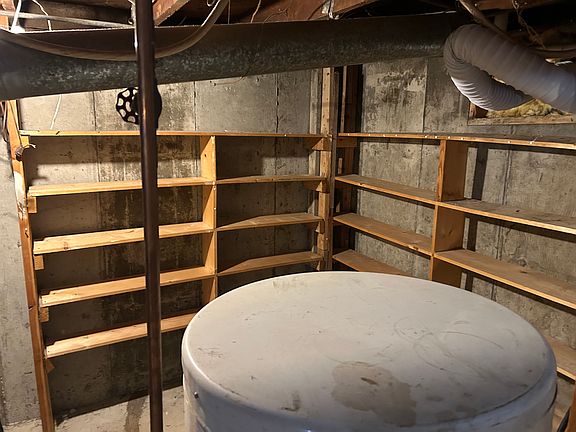 3rd image of 315 W 2nd St