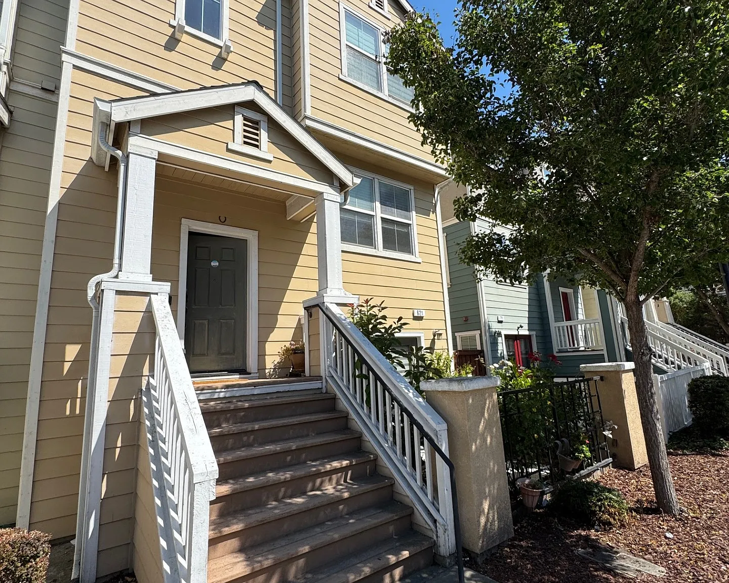 3 bed, 3.5 bath, 1906 sqft, $3,700 — Photo 1