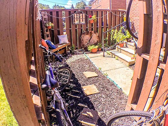 5th image of 910 Woodhill Dr