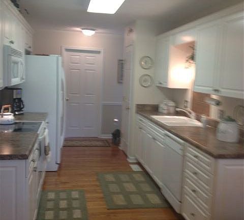 5th image of 3922 Hilltop Dr