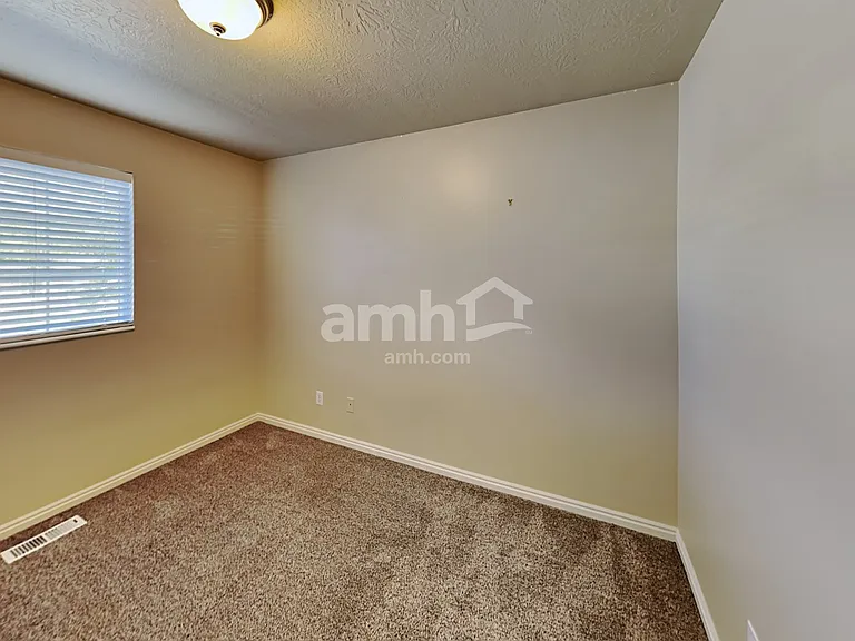 272 S 590 W — Photo 20