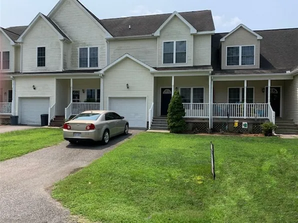 360 Park St, Urbanna, VA 23175