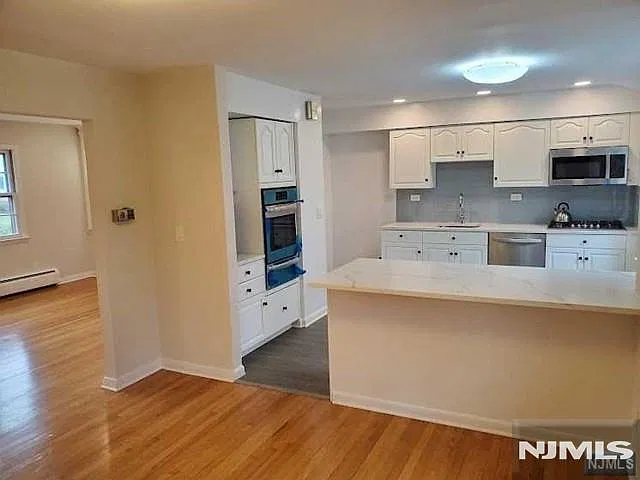 3 bed, 1.5 bath, $4,900 — Photo 3