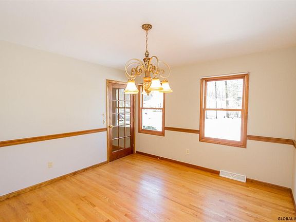 3rd image of 40 Friar Tuck Way
