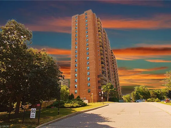 90 Ling Rd #904, Toronto, ON M1E 4Y3