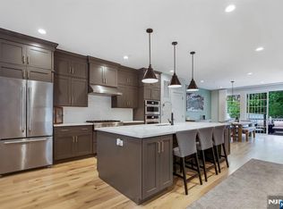 98 Cinnamon Dr, Upper Saddle River, NJ 07458