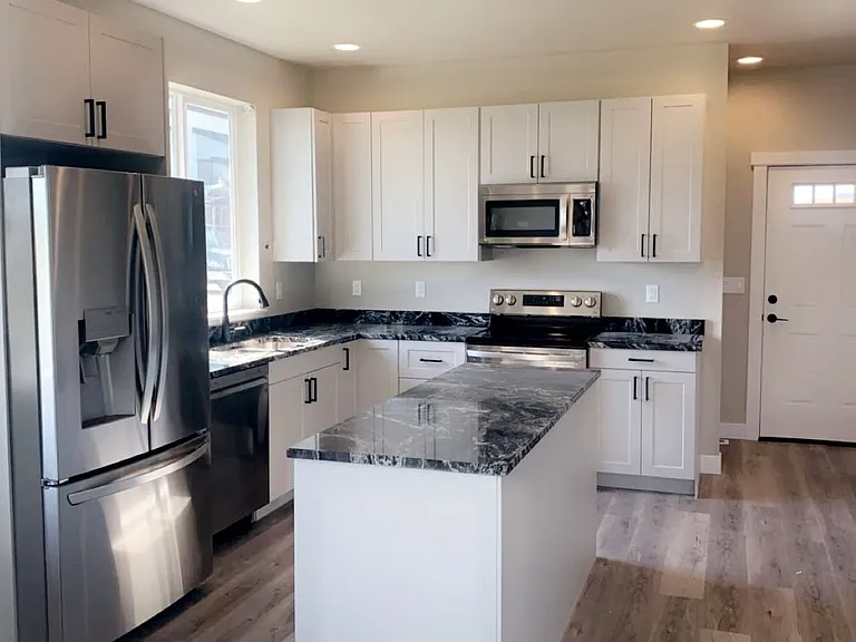 2226 Berryman Loop #A — Photo 4