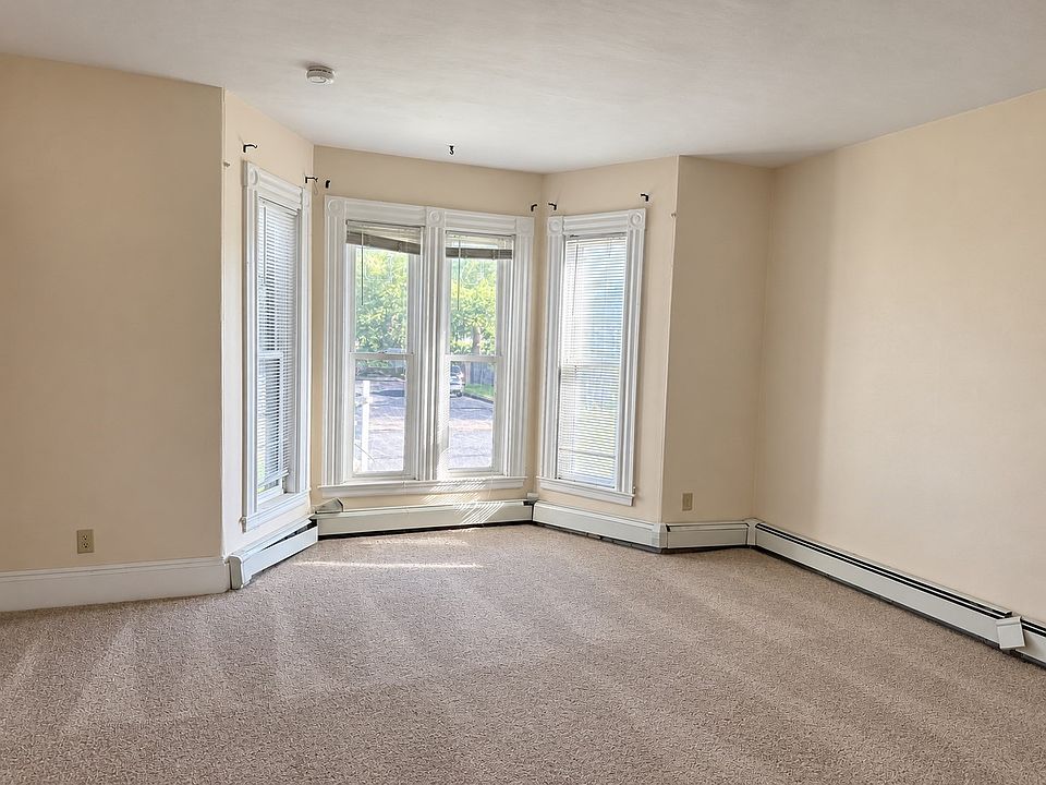 1st image of 106 Monk St #1