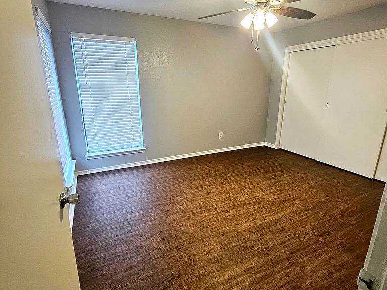 MOVE IN SPECIAL - $500.00 OFF 1ST MONTH'S RENT — Photo 9
