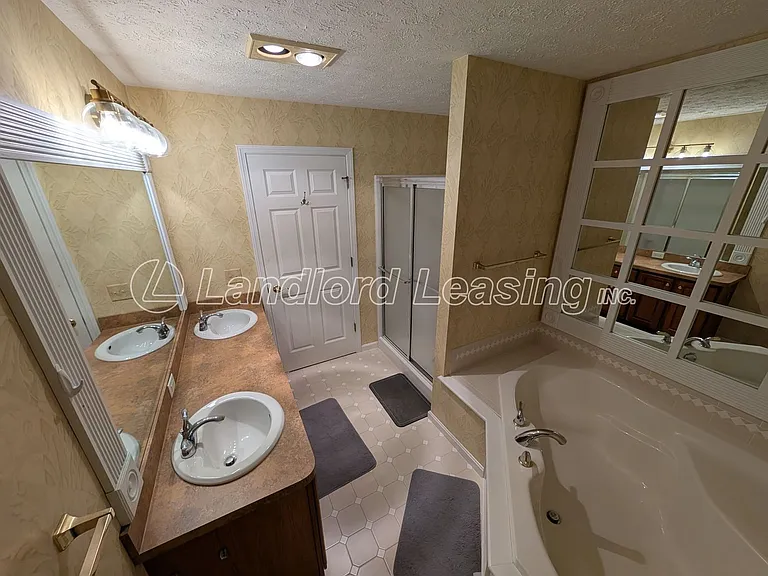 33317 Fairport Dr — Photo 11