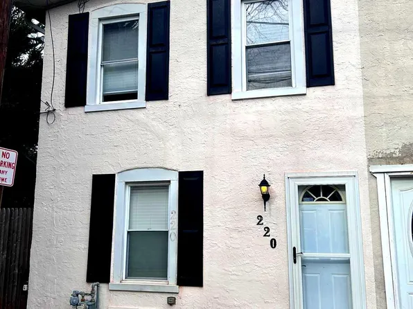 220 Sheas Ter, Ardmore, PA 19003