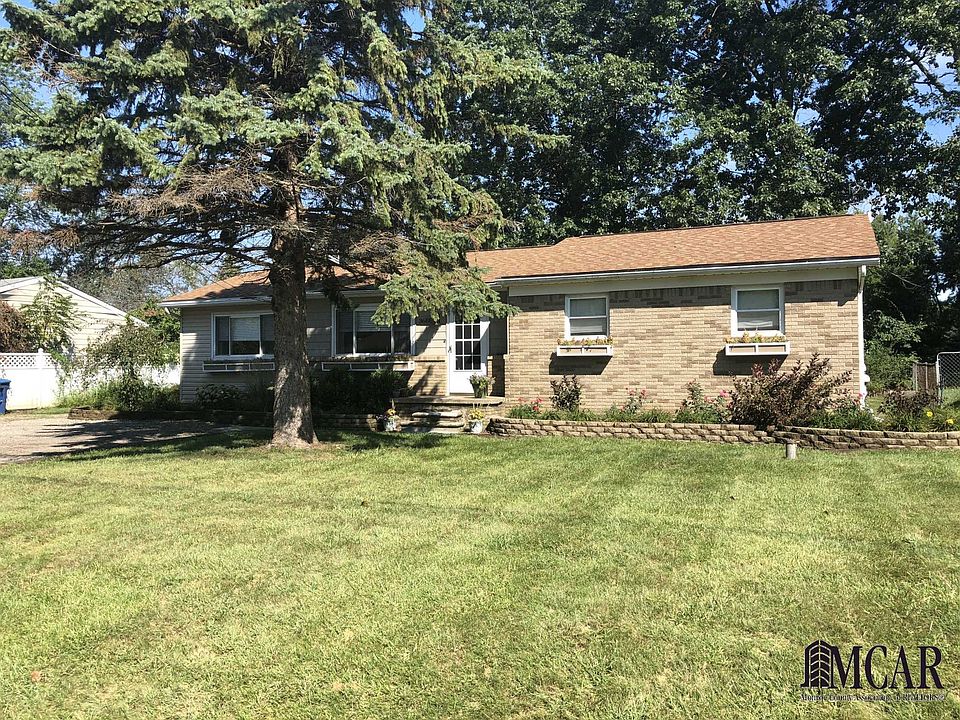 1st image of 3688 1st St