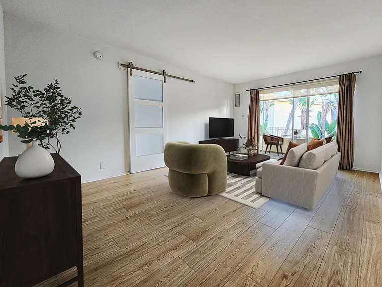 12340 Rochester Ave — Photo 4
