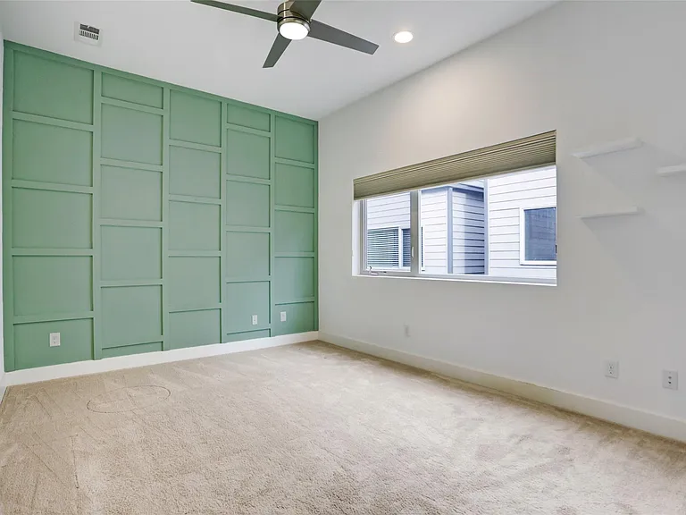 2344 Commerce St — Photo 16