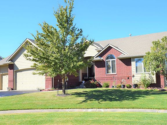 Home sits on a Cul-de-sac