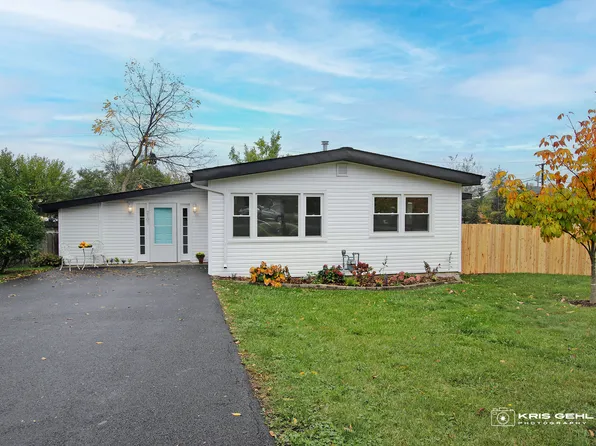2101 Old Elm Rd, Lindenhurst, IL 60046