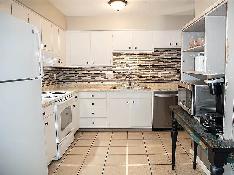 1124 Lilac Ln #2 — Photo 5