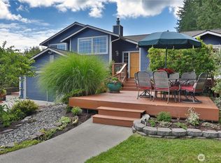 4537 Hilltop Dr, Clinton, WA 98236