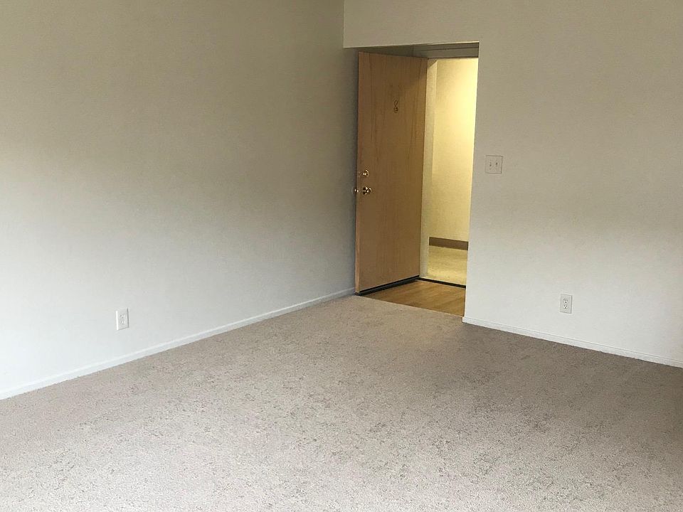 1st image of 208 Holly Ave