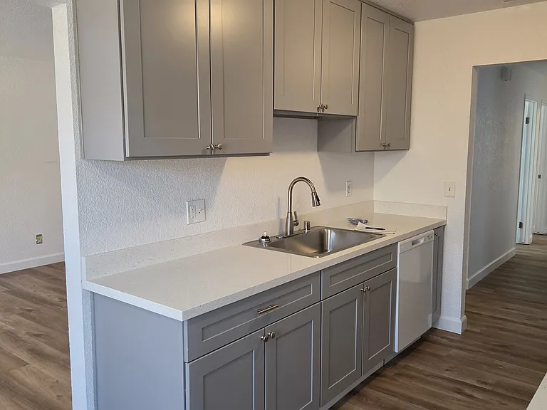 565 Acacia Ave — Photo 5