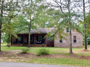 49 Wandering Oaks Ln, Hattiesburg, MS 39401